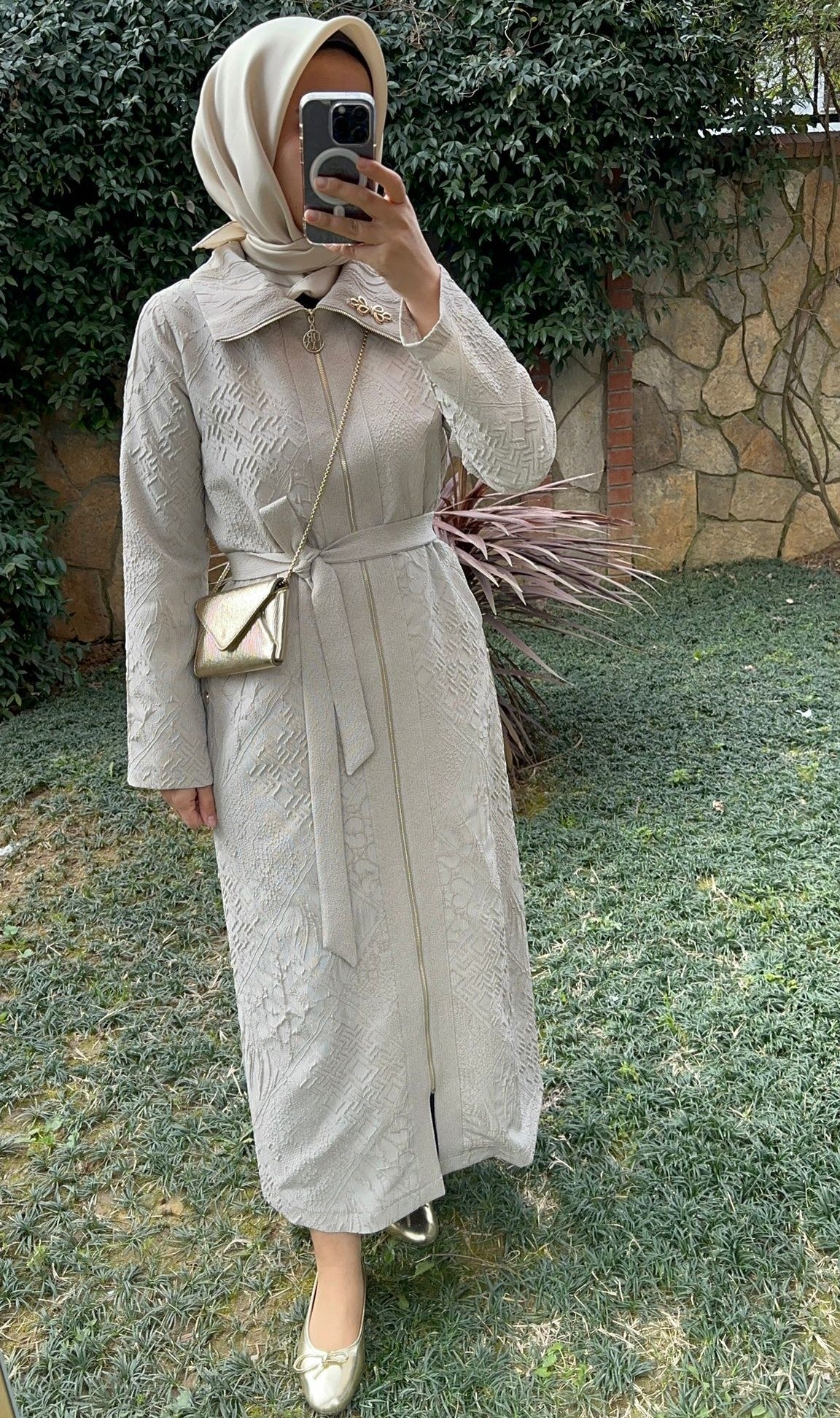 Broş Detaylı Kap Vizon