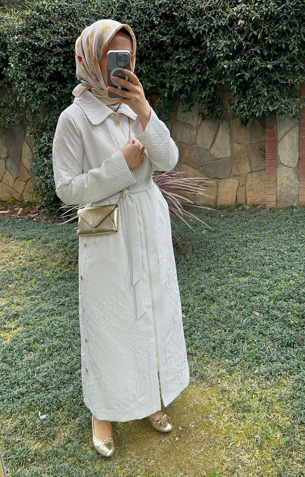 Broş Detaylı Kap Gümüş