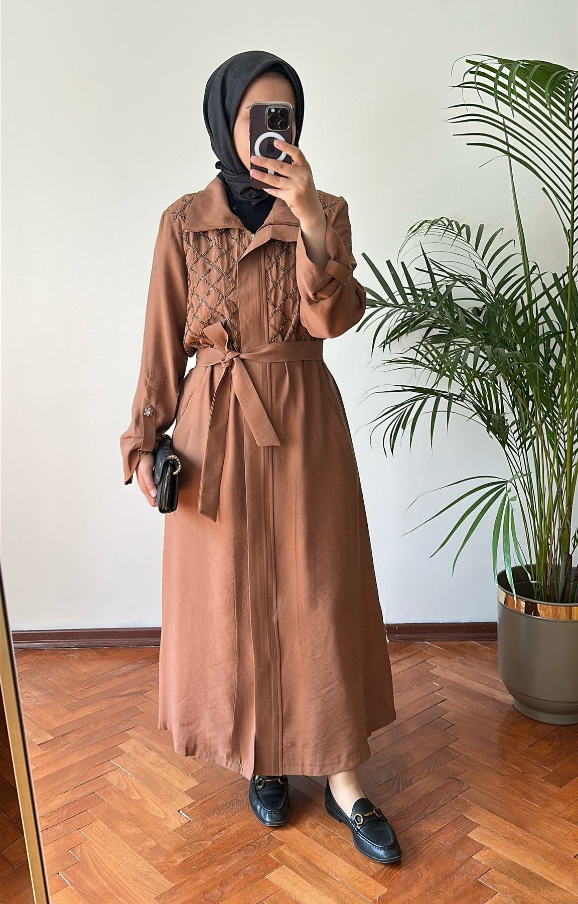 El İşleme Taş Detaylı Kap Kahverengi