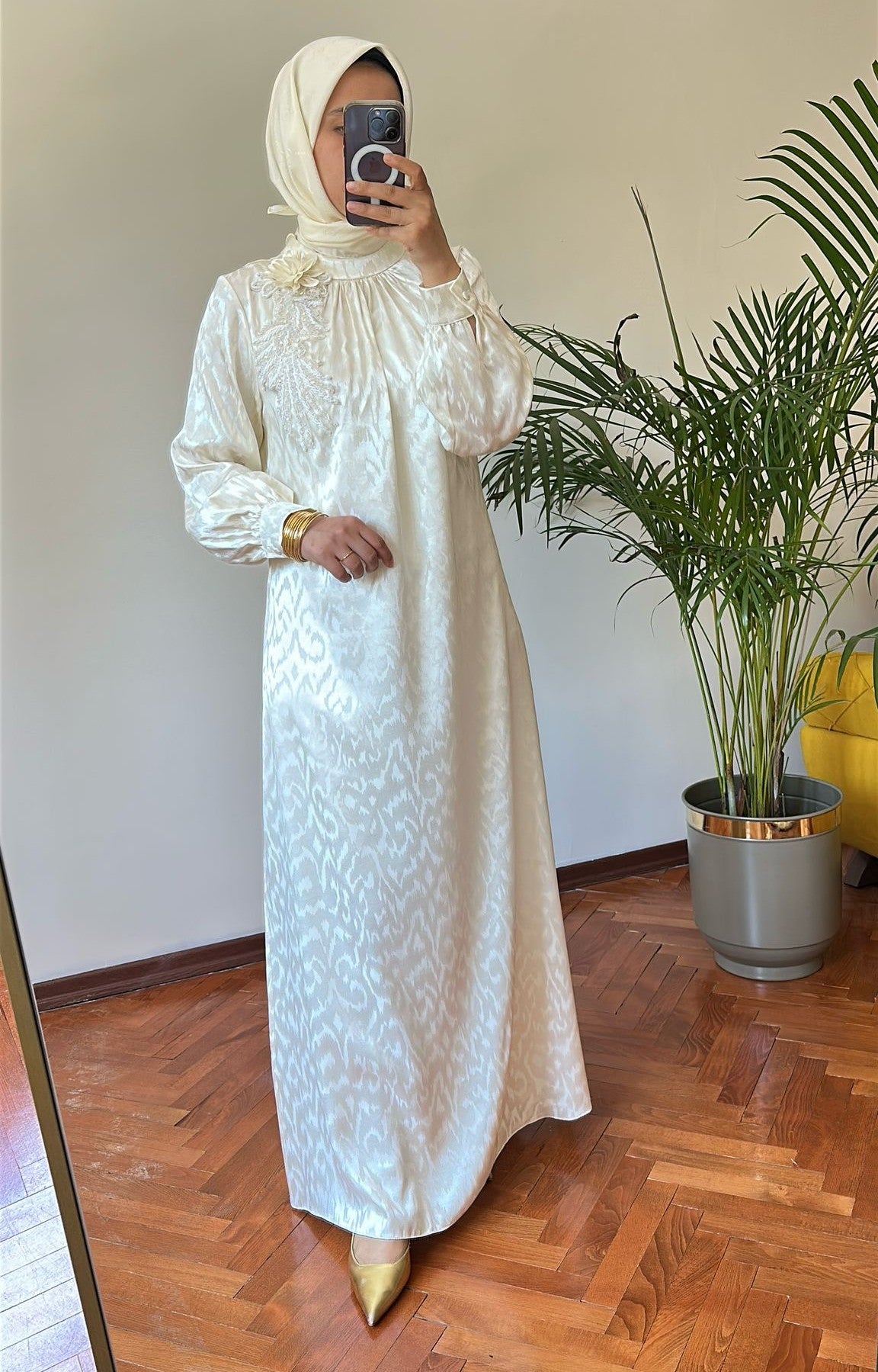 İşleme Detaylı Elbise Krem