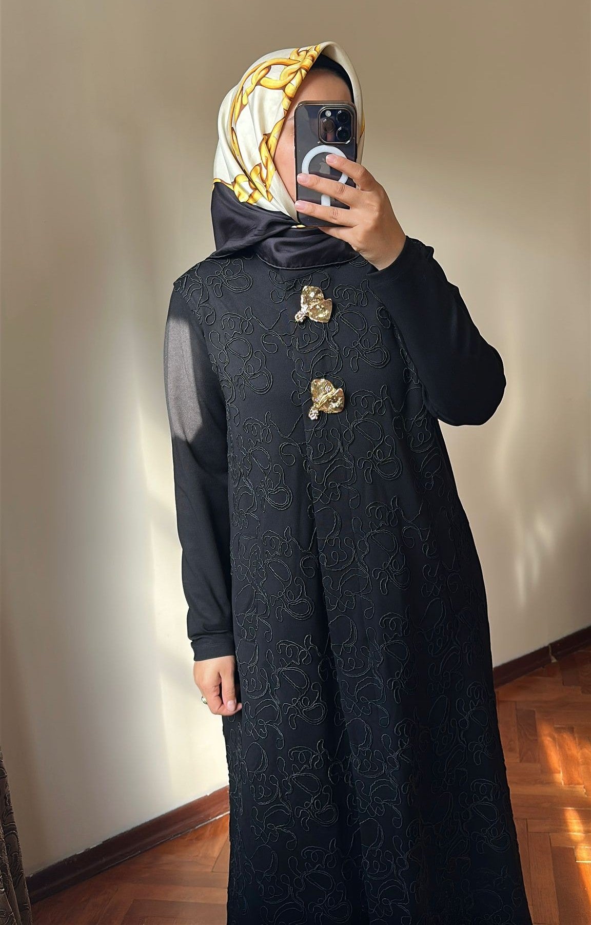 Nakış ve Broş Detaylı Kap Siyah